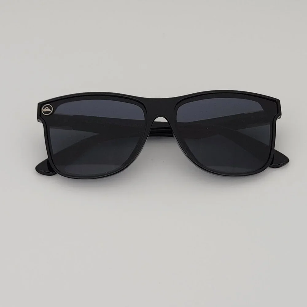 Quiksilver Round Flat Lens Sunglasses Gloss Black Frame Dark Smoke Tint Lens Q29
